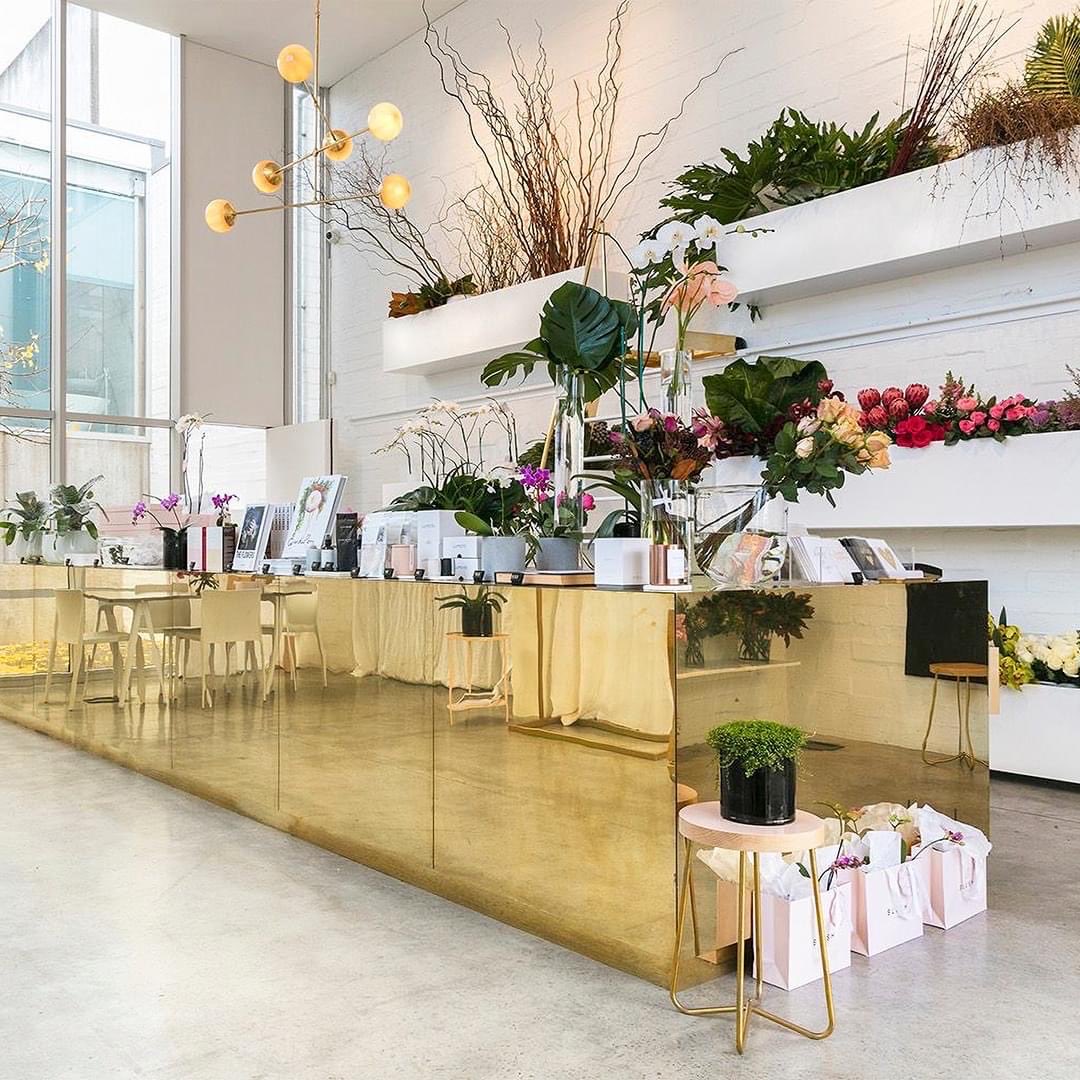 Our love for polished brass is in full bloom! 💛🌻 Chemetal offers a wide range of brass finishes like  the 903 Polished Brass Aluminum used in this boutique florist's retail display. Samples ⁦available <a href="/CPSGarten/">CPS Garten</a>⁩
⁦⁦<a href="/Chemetal_DIV/">Chemetal | Treefrog | Interiorarts</a>⁩