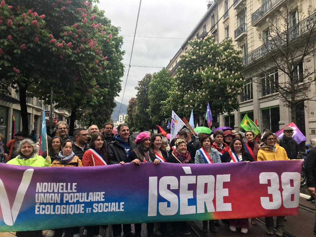 38000 à #Grenoble !
#fetedestravailleurs contre la #ReformeDesRetraites avec la  NUPES en force :
@EricPiolle @GuillaumGontard @Cyrielle_Chtl @iordanoff @ElisaMartinGre