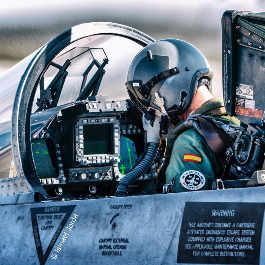 Air Power on Twitter "A peek into the cockpit of Spanish F/A18. Photo