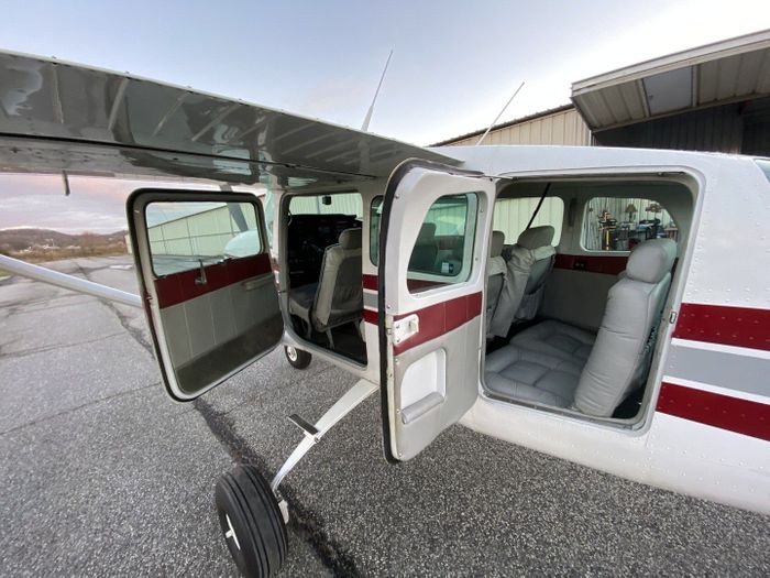 TradeAPlane's tweet photo. 🚨✈️  1966 CESSNA P206 SUPER SKYLANE available for $389,000 USD! 

Dual Garmin G5s, GTN 750, Flight Stream 210, ADS-B in and out (GDL 88), Ryan TCAD, Insight G2 engine monitor, S-TEC autopilot, strike finder, 406 ELT, dual USB charger, and more.

https://t.co/NukQ7WHLRs https://t.co/vJZiWw24Oq
