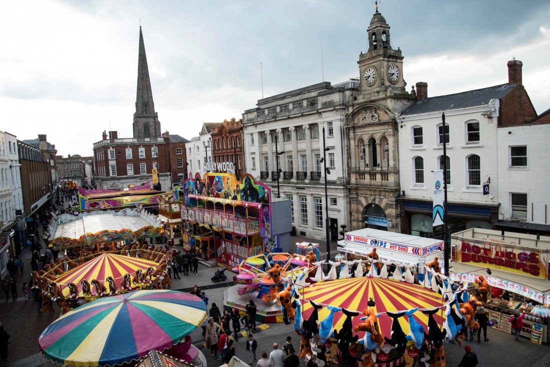 HfdsCouncil's tweet photo. On May 4, from 10.30am to 11.30am children &amp; adults with disabilities &amp; special needs are being invited to experience Hereford May Fair &amp; enjoy FREE rides &amp; candy floss. To take part, meet at the Bull statue in Hightown, Hereford at 10.30am 🎡 https://t.co/6v2dUg4FI0