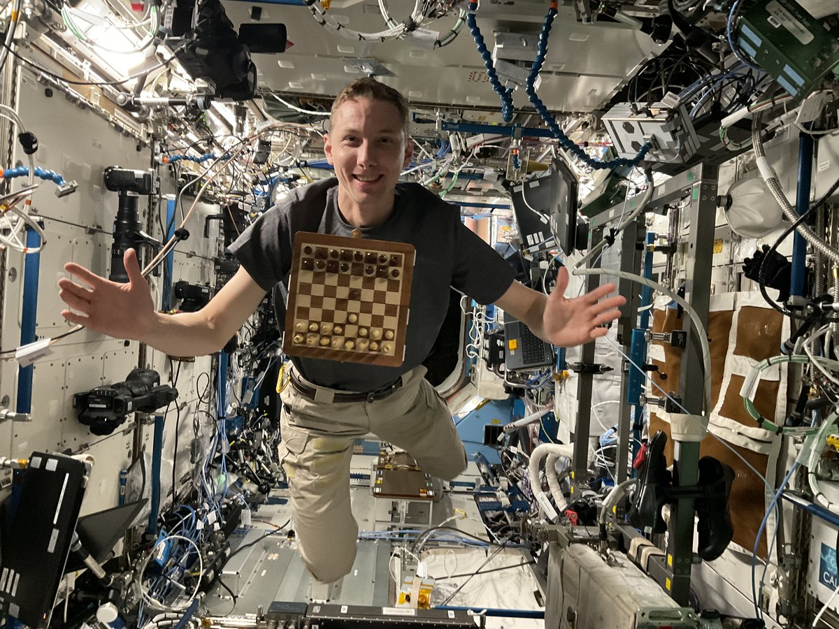 Woody Hoburg tweet media