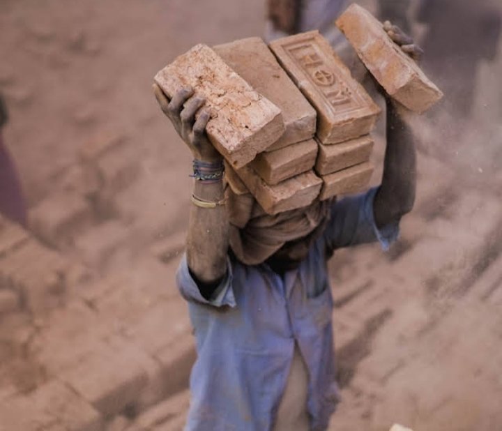 ShabnamGill92's tweet photo. Hazrat Muhammad ﷺ said"Give the worker wages bfore his sweat dries." https://t.co/KR9fNyAGVP