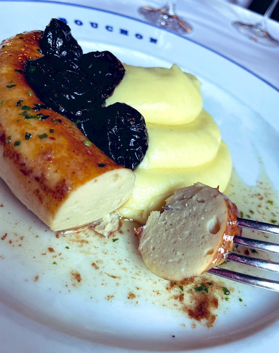 eatinglasvegas's tweet photo. The offal truth: Some of the best food in the world comes from โvariety meatsโ - which are harder to find in #Vegas than a hooker who works on credit.
@Bouchon_Bistro #sweetbreads #boudinblanc ๐๐ซ๐ท๐
@EatTalkRepeat https://t.co/07a7KiKGEf