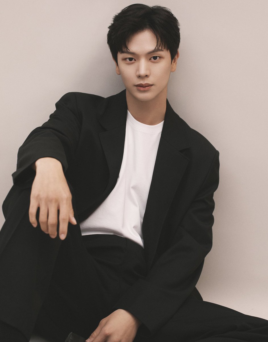 BTOB_ACCIDENT's tweet photo. 🎉형들바라기 귀염둥이 막내 육성재의
28번째 생일을 진심으로 축하합니다🎉
어쩜 뎨생일에 컴백을 한대요!!
소중한 막내가 태어난
안그래도 기쁜날 행복×행복 왕행복데이❤️
컴백날이라 바쁠테지만 맛있는거 많이 먹고
형들한테도 많은 축하받고 행복한 생일 되길 바라요
#나의_바람_성재야_생일축하해 https://t.co/KdPvbJG5YM