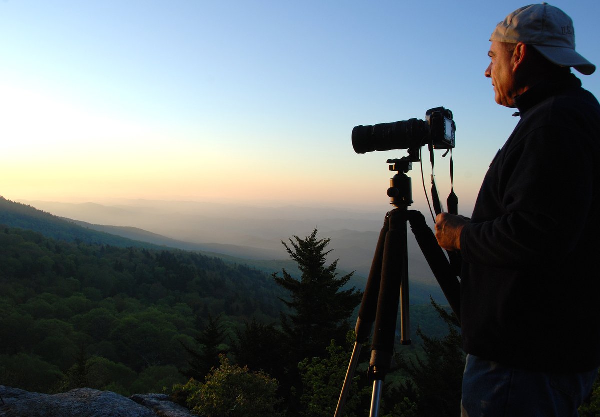 GrandfatherMtn's tweet photo. Calling all nature photographers! Details are out for our 2023 Nature Photo Weekend, taking place June 9 - 11. The revamped event includes a Friday night social and new programming for beginners! Online registration begins May 8. Learn more at https://t.co/CYPulLOOz2.

📸: GMSF https://t.co/orlAyRIMCJ