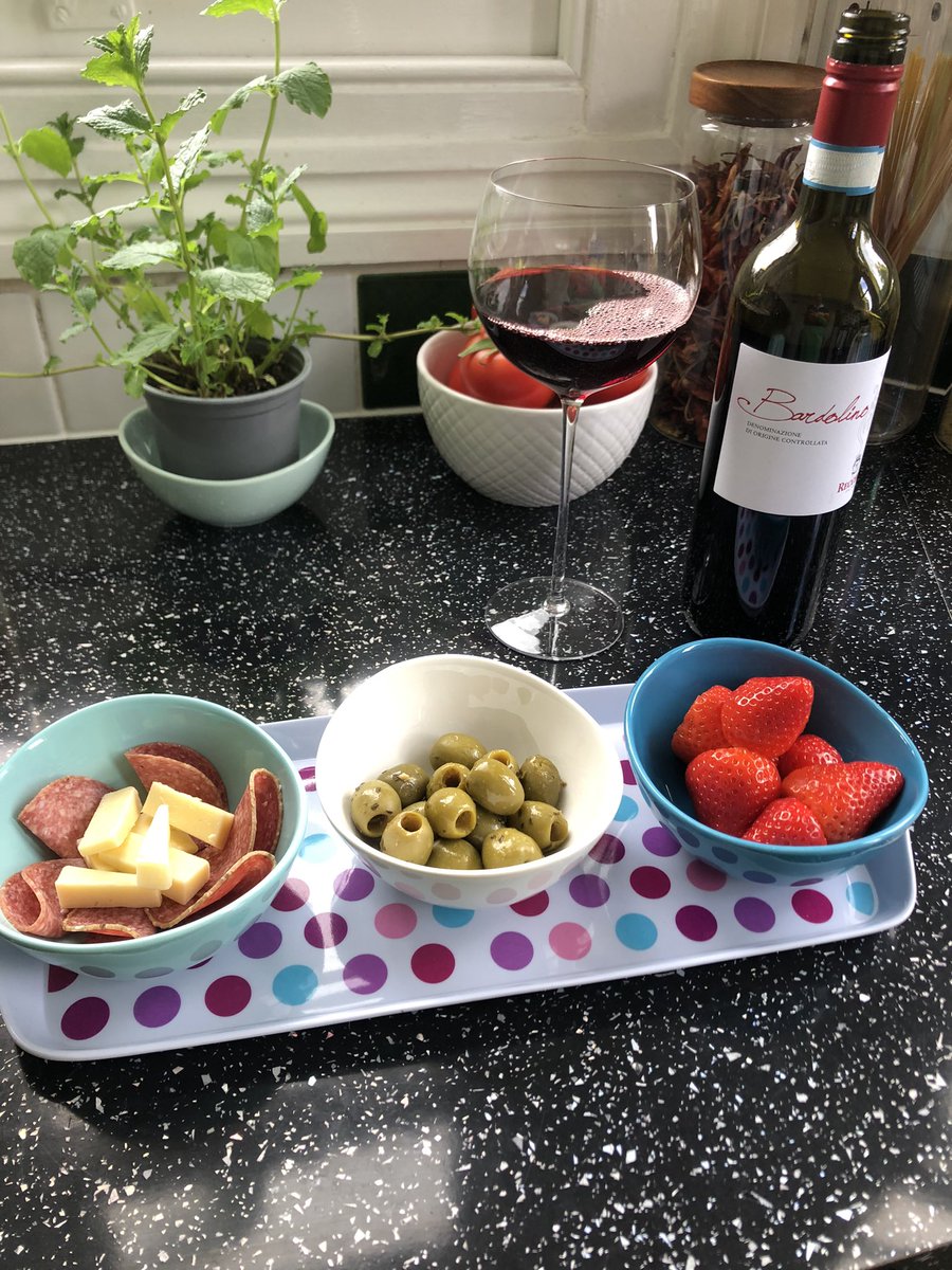 pinkgirlflower's tweet photo. An afternoon snack because why not, it’s a bank holiday. 😋 https://t.co/8MBLfMhk9A