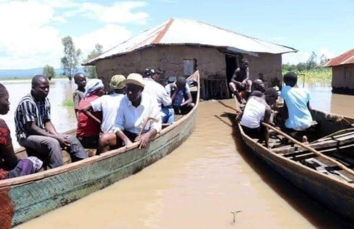 Goddie_Ke's tweet photo. This is the situation in Kano and Nyakach. Floods have ravaged homes and there's total despondency.

Uhuru &amp; Raila Odinga spent Sunday night on a major fund raising activity. They summoned 6 Luo Nyanza Governors and had representatives of 5 top Mt Kenya billionaires... https://t.co/sW7Oeki3HX