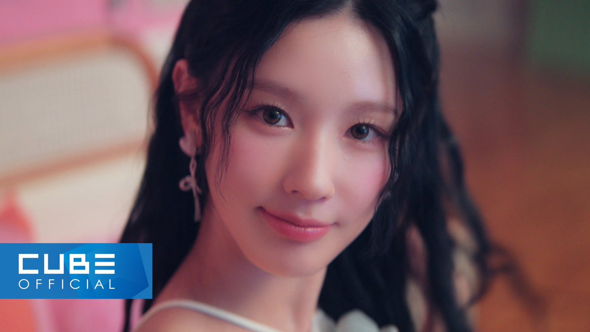 🔔 Spoiler Alert! 🔔
'심심한 파티에 나의 Baby만 있다면 💕'

(여자)아이들 오리지널 시리즈 [I feel] 안에 숨겨진 힌트!
지금 바로 (여자)아이들에서 확인하세요.

▶ youtu.be/XYIBQAm8iZ4

#여자아이들 #GIDLE
#미연 #MIYEON
#I_feel
#퀸카 #Queencard