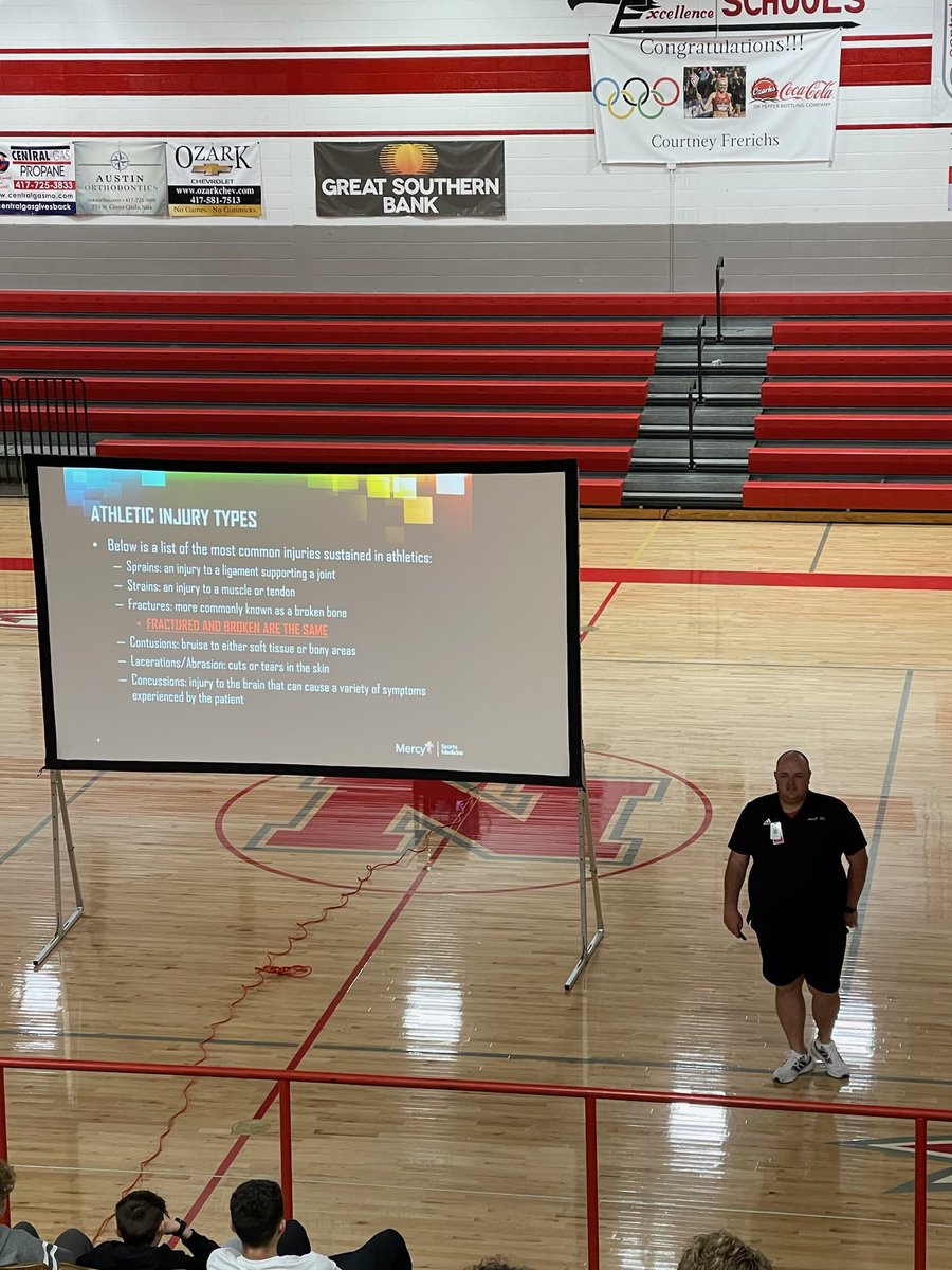 NixaAD's tweet photo. Thanks to Nate Allgaier for volunteering his time to come and talk with our junior high PE classes about athletic injury prevention and care. @NateAllgaier @MercySportsMed @nixaathletics @nixaschools https://t.co/4cnEKS9fIG