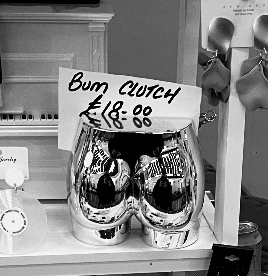 You’re a freak - Acid Klaus ft <a href="/PhillyPiper/">Philly Smith</a> (official video) I made this yesterday (DIY TILL I die) when we visited the ‘BARRAS’ whilst playing in Glasgow. Please enjoy and share x youtu.be/gIyFzyWtDYY