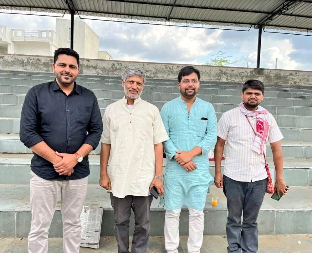 मई दिवस पर राजस्थान के भीम तहसील में आयोजित मजदूर मेले में जाने का अवसर मिला। निखिल डे, शंकर सिंह, अरुणा रॉय और एमकेएसएस के सेनानियों ने बड़ा संघर्ष किया है।

इस मौके पर हमने 'संयुक्त युवा मोर्चा' की सूचना देते हुए रोजगार गारंटी के लिए देशव्यापी युवा आंदोलन में सबका समर्थन मांगा।