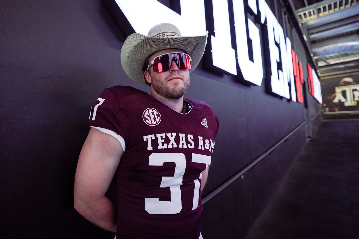 Blessed and thankful for this opportunity. 
Gig’ em.
#committed
<a href="/OberkromKicking/">Jaden Oberkrom</a> 
<a href="/CoachERussell/">Eric Russell</a> 
<a href="/AggieFootball/">Texas A&M Football</a>