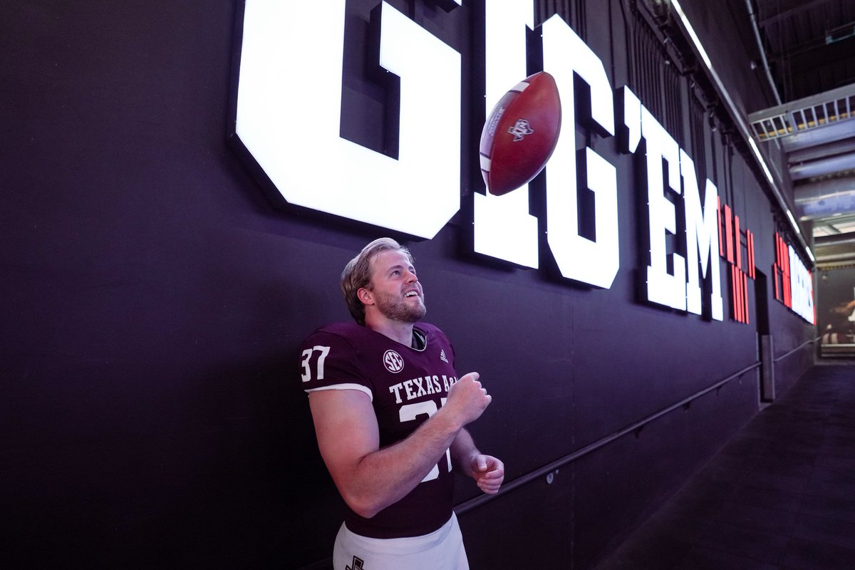 blairrzzepeda's tweet photo. Blessed and thankful for this opportunity. 
Gig’ em.
#committed
@OberkromKicking 
@CoachERussell 
@AggieFootball https://t.co/1PIYCG416f