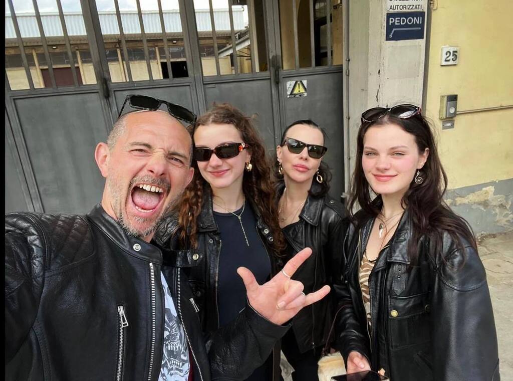 This is not a family, it’s a gang!!!
Now, if they only would learn to drive motorcycles too 😎😎😎
#sunday #leather #familyThis is not a family, it’s a gang!!!
Now, if they only would learn to drive motorcycles too 😎😎😎
#sunday #leather #family