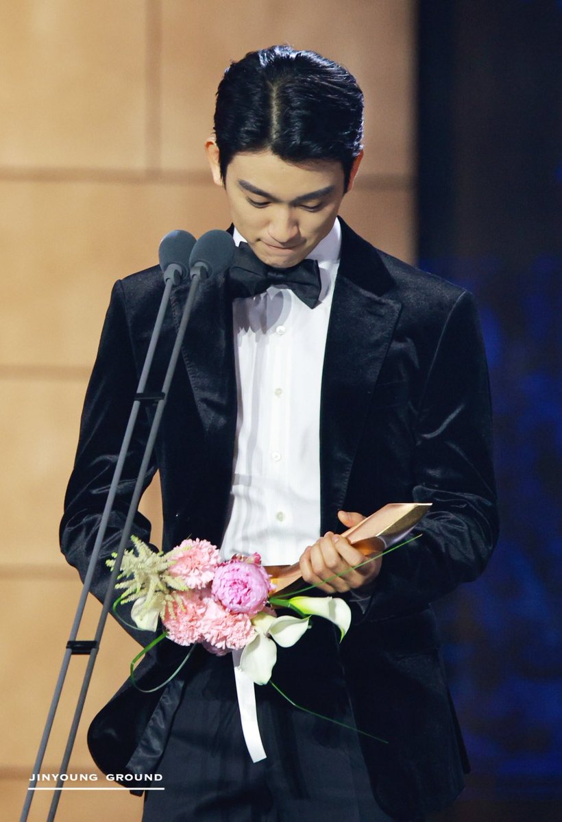 Jr_ground's tweet photo. 230428 Baeksang Arts Awards 
💐✨💐✨💐✨💐✨💐✨💐

@JINYOUNG 💙✨💙✨💙
#Jinyoung  #박진영 
#크리스마스캐럴 
#ParkJinyoung_Baeksang2023 https://t.co/dg3i24kGYG