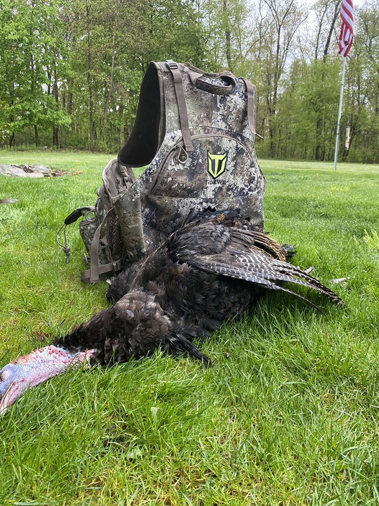 paboyzoutdoors1's tweet photo. Staffer @louie_hortert05 sealed the deal on this jake right before noon on Saturday! The @h3_gamecalls worked their magic and the @tidewe_official turkey vest worked out perfect!
#tidewe #turkey #turkeyhunting #h3gamecalls #cantstoptheflop #dirtnap #jellyhead #shootemintheface https://t.co/zguYFGFM6e