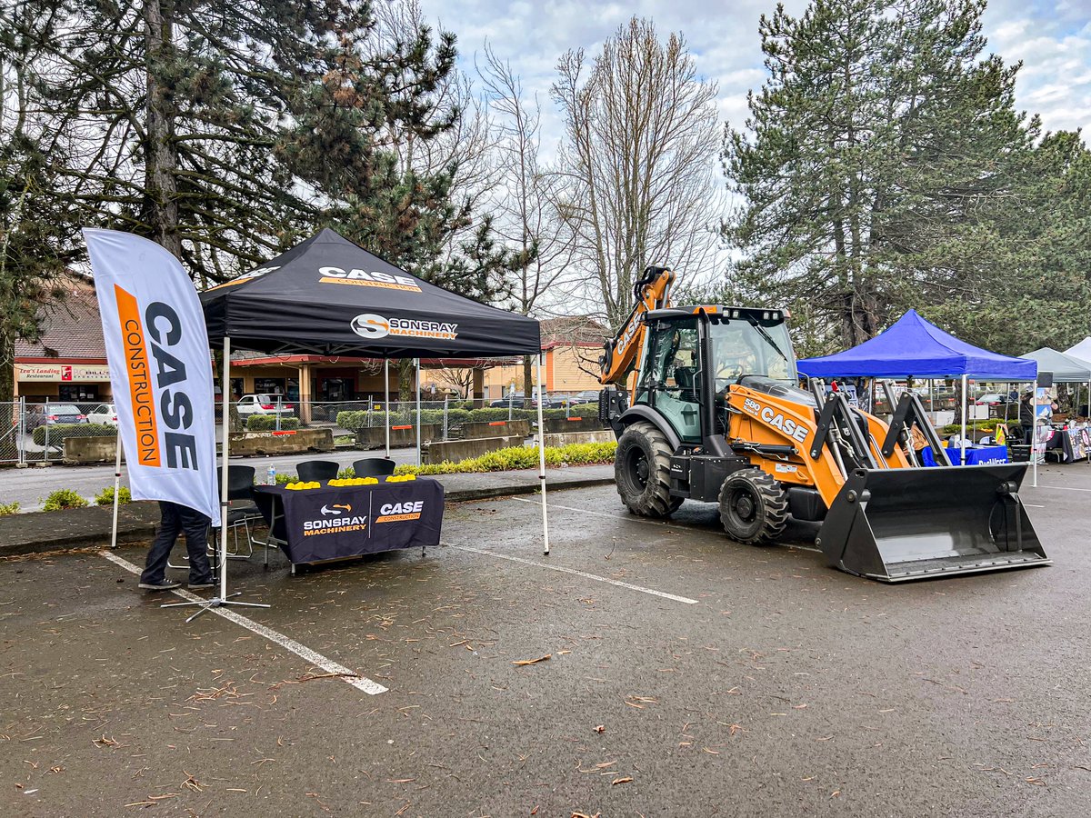 Setting up and securing futures over at NWUCA Career Day! Thanks to our team over in the Northwest for this great setup! #Portland #Salem #togetherwemovemountains #west #north #northwest #case #caseconstruction #machinery #casemachinery #ce #construction #sonsray #nwuca #setup