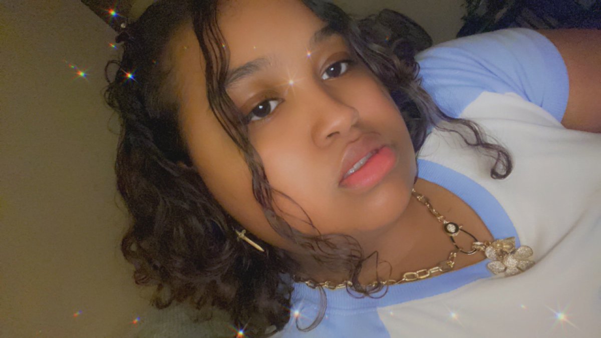 alisgamecube's tweet image. one for the money, two for the hoes 🌼