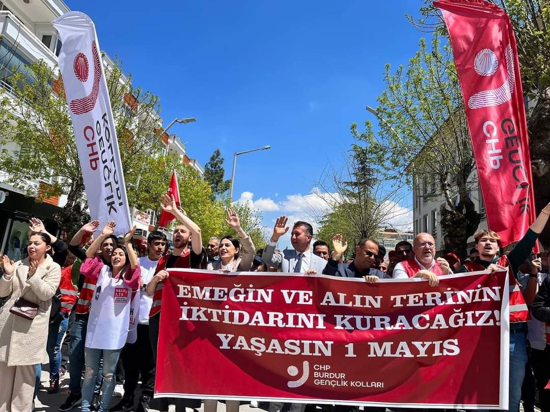 Emeğin ve Alın Terinin İktidarını Kuracağız! 

Yaşasın 1 Mayıs…

#GençliğeGüven #GeleceğiKur