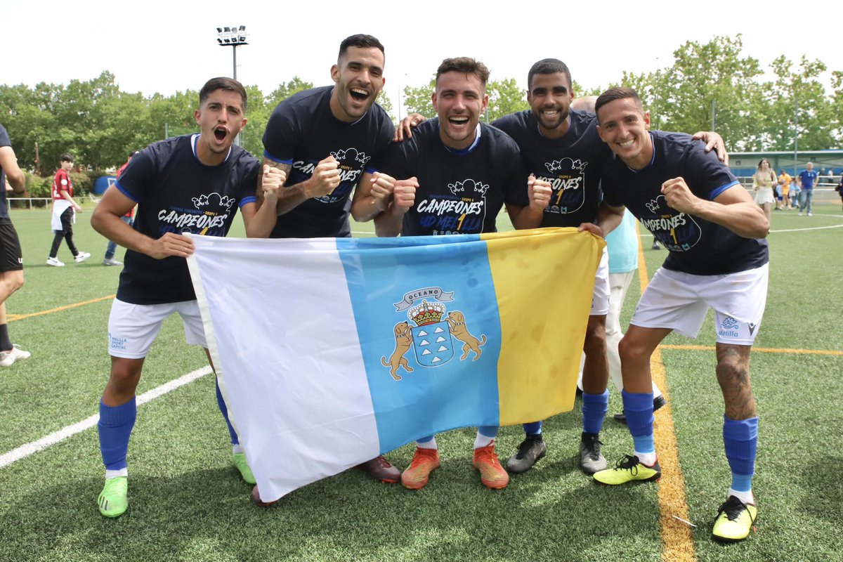 yoniviera97's tweet photo. No tengo palabras para lo vivido ayer , GRACIAS por dejarme formar parte de la historia de la UDM MELLILA!!! CAMPEONES!!!!💙🤍@UDMelilla https://t.co/xJlnfrCR2H