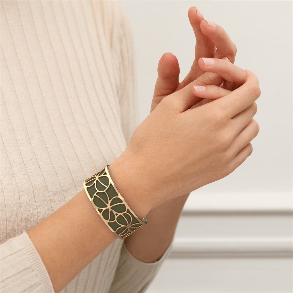 FogalandBarnes's tweet image. New summer collection form our gorgeous Les Georgette brand . In store and online  fogalandbarnes.com 
Made in France 
Design your own look .
#summerjewellery #yorkshire #designyourown