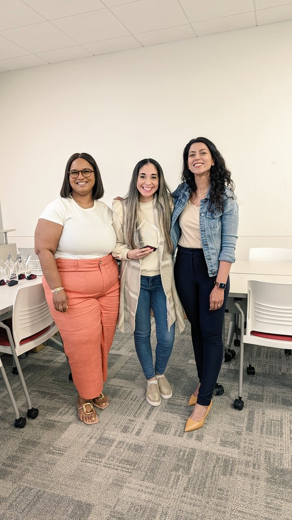 serna_rosalinda's tweet photo. Such a sweet weekend spent with all of our cohort members! Thank you for the recognition and for all the support from our favorite professors! @DrLeahMShields @ScienceManuel @UH_NSM @UHouston @UHteachHOUSTON #LeadHouston #MasterTeachers https://t.co/ozjeEpND68