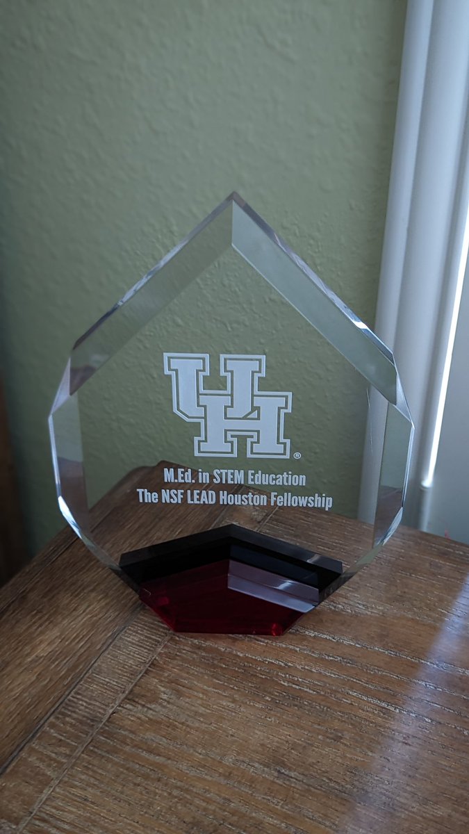 serna_rosalinda's tweet photo. Such a sweet weekend spent with all of our cohort members! Thank you for the recognition and for all the support from our favorite professors! @DrLeahMShields @ScienceManuel @UH_NSM @UHouston @UHteachHOUSTON #LeadHouston #MasterTeachers https://t.co/ozjeEpND68