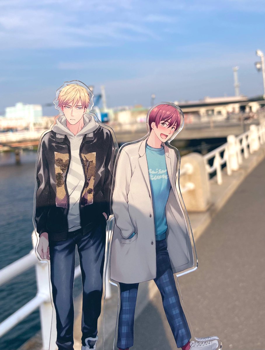 今日は担当さんと諸々の打ち合わせも兼ねた横浜へおまだか聖地巡礼してきました🙌他は実際の場所とフェイクの背景混ぜて本編の背景にしてますが4枚目のツリーのシーンはガチでこの場所なので感慨深かったです😌 