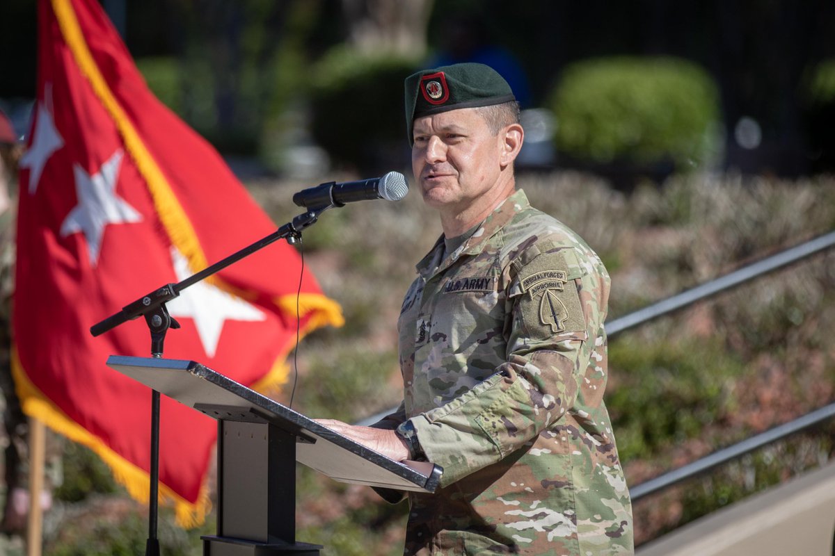 USASOCNews's tweet photo. Today, CSM Michael Weimer relinquished responsibility as the senior enlisted leader of USASOC to CSM Joann Naumann. We thank CSM Weimer for all his contributions to the #ARSOF community and welcome CSM Naumann back to the formation. 

#SinePari 
@usasoc_csm https://t.co/Owl4fnxCQh