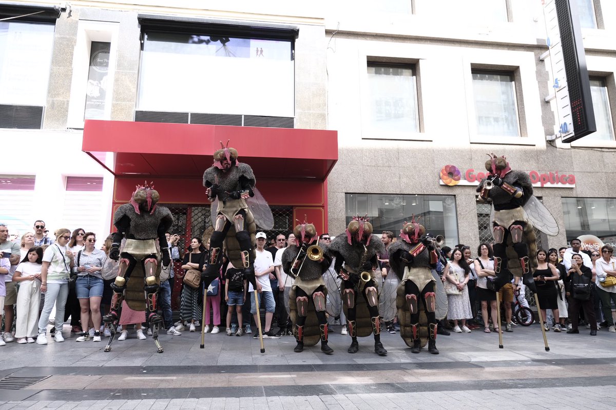 Cultura▪️Comunidad de Madrid (@culturacmadrid) on Twitter photo 🎉 Disfrutamos del pasacalles Musiko Moskas, dentro de la programación de la <a href="/ComunidadMadrid/">Comunidad de Madrid</a> para conmemorar las Fiestas del #2deMayo.
+Info: c.madrid/aw08z2
#MadridEsCultura 🎉 Disfrutamos del pasacalles Musiko Moskas, dentro de la programación de la <a href="/ComunidadMadrid/">Comunidad de Madrid</a> para conmemorar las Fiestas del #2deMayo.
+Info: c.madrid/aw08z2
#MadridEsCultura