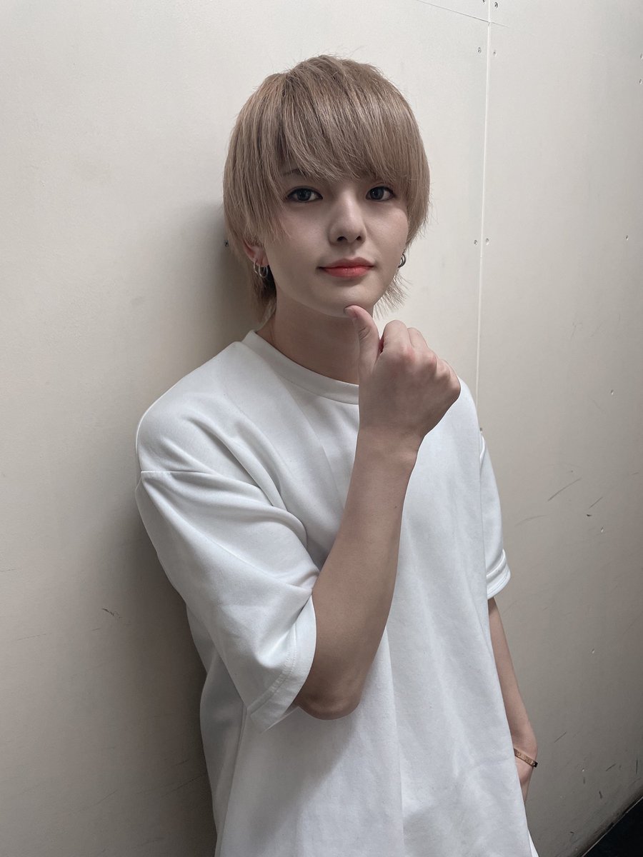shingeki_1910's tweet photo. 5月1発目のらいぶ！
我さん生誕来てくれてありがと😎💛
コラボもアウトバンのライブ盛り上げてくれて楽しかった🐒
次のライブは3日だよん👼
一緒に楽しもうねん！！！ https://t.co/pnE3BUsvxv