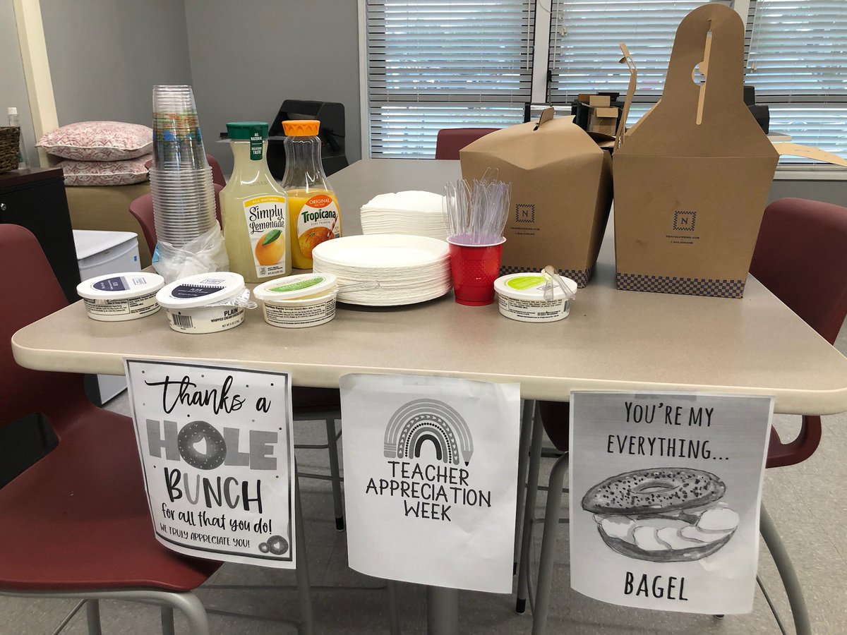 HolbrookPfc's tweet image. Happy #TeacherAppreciationWeek to our amazing #teamHolbrook!!! 
Time to celebrate you all this week by #HOLAPFC 🎉🎉🎉