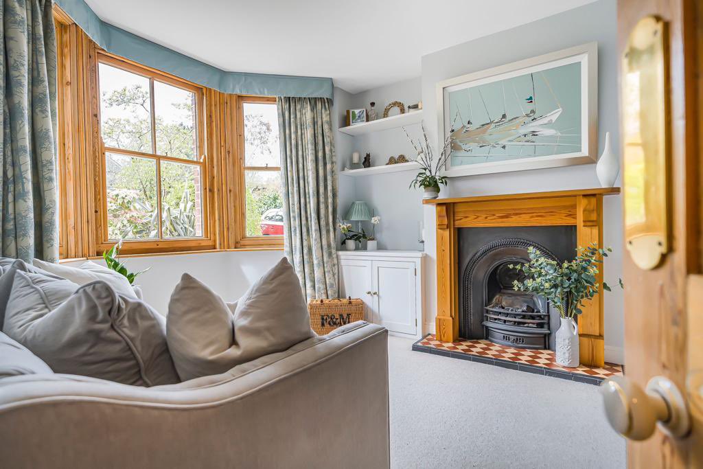 We’ll be launching this fabulous home in #Pembury #TunbridgeWells tomorrow. It has 4 bedrooms and a lovely big sunny garden. Get in touch if you’d like to be the first to view.