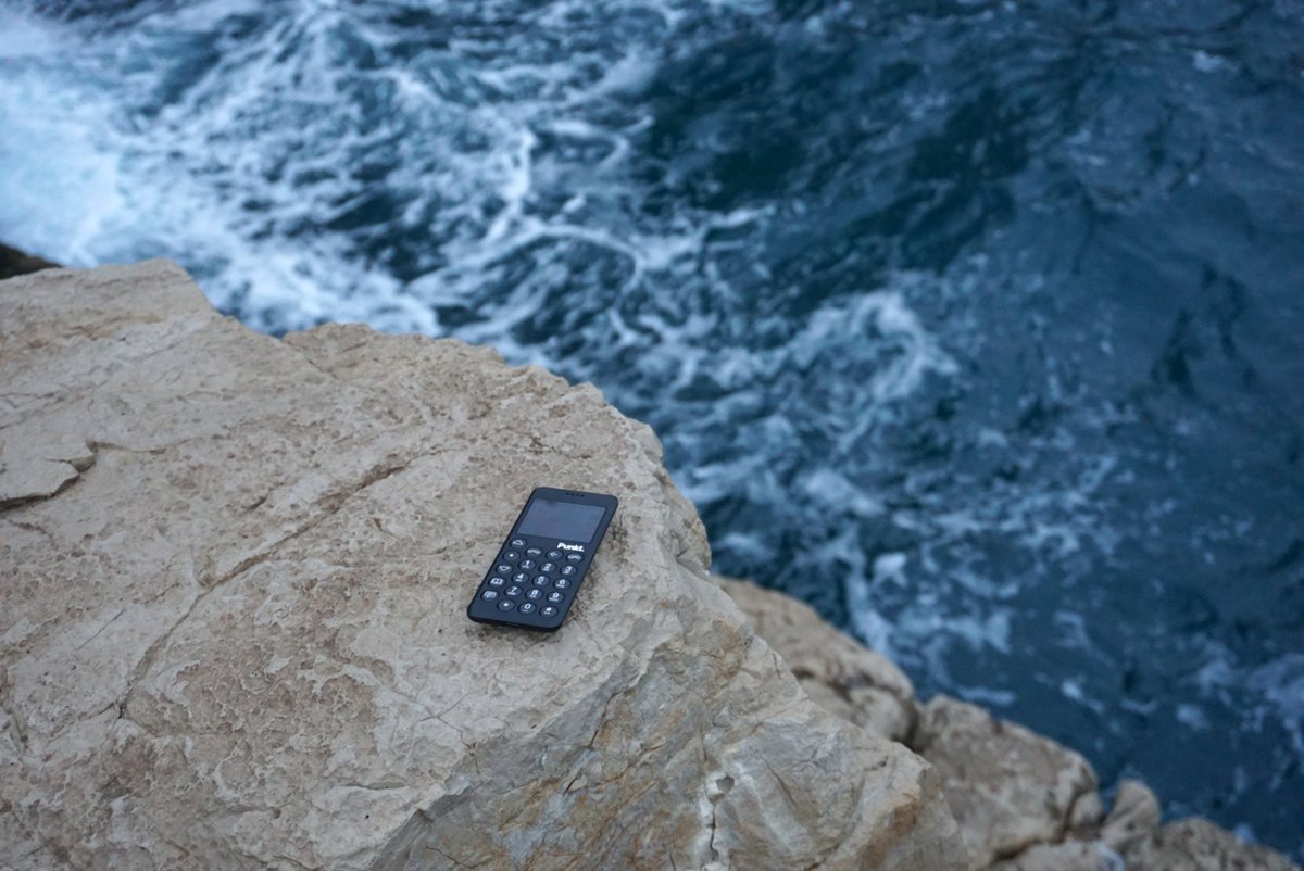 punkt's tweet photo. Switching to a #Dumbphone today requires too many sacrifices, perhaps it is time to focus on what we have already sacrificed to our #Smartphones. Punkt. MP02: https://t.co/HWEvzNSqLP #PunktCommunity #PunktDesign #JasperMorrison #Design #PunktMP02 #IntentionalTech #MinimalistPhone https://t.co/Hdi12zApJD