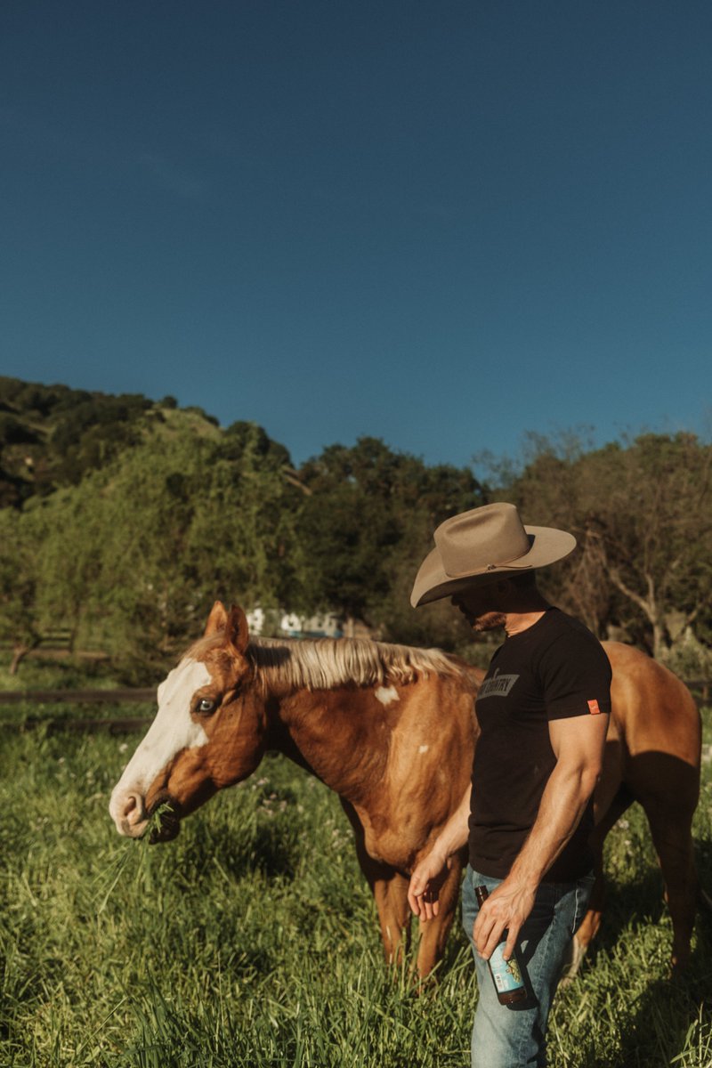 dustinlynch's tweet photo. Land of the free https://t.co/qR0Ty19umB
