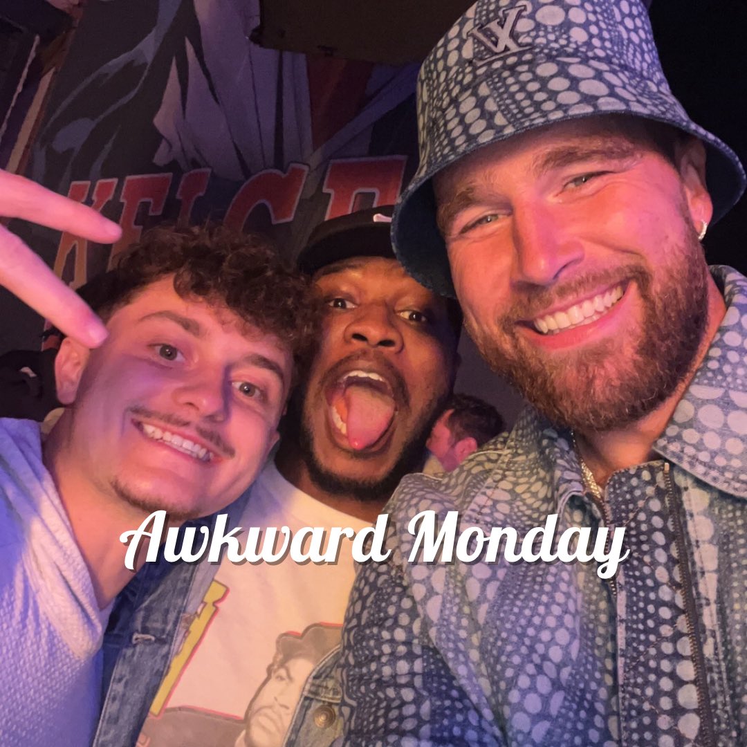 AwkwardMonday21's tweet photo. Do it for the photo! #RollTheTape https://t.co/xMSoNE4KPz