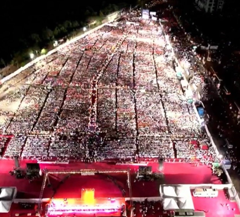 And Its Massive! ! 
On #MaharashtraDay Mumbai has participated with full enthusiasm in #VajramuthSabha at BKC.