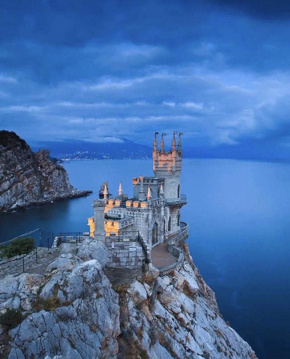 RT @Anc_Aesthetics: Swallow’s Nest Castle, Crimea https://t.co/toHnJLKTgj