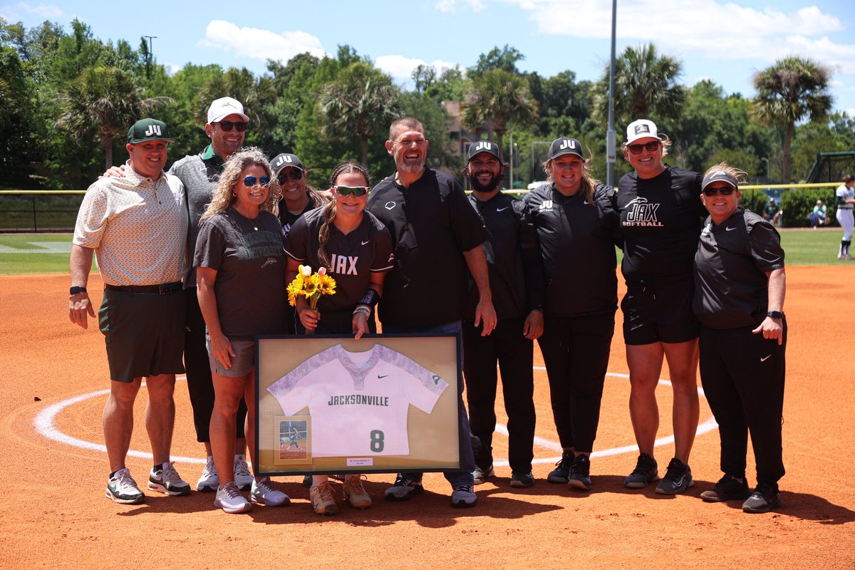 Senior day scenes 📸

Proud of this group &amp; the young woman they've become! You're forever part of the POD 🐬💚🤍

#PhinsUp