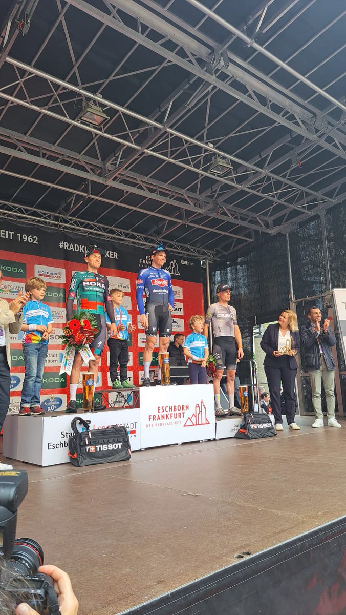 #RacingTheFuture in 🇩🇪

What a race, what a podium! Congrats @AleFedeli43 💪

#Radklassiker #EschbornFrankfurt