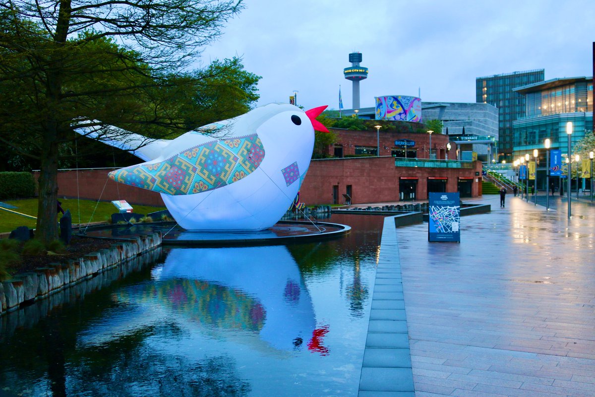snapandgo222's tweet image. On my way to work last night with the #StenaEmbla arriving on time and moored perfectly and #PonantLAustral paying a visit. On my way home and a #Ukrainan song bird at #LiverpoolOne. @ThePhotoHour @StormHour @brilliant_tours @Eurovision @bbceurovision @stjohnsbeacon