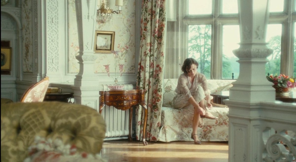 seapearlangel's tweet photo. i'm obsessed with that hazy summertime look in cinema.. the dreamy, ethereal atmospheres create such captivating and calming backdrops that pair so well with themes of burgeoning femininity &amp; chaos https://t.co/FQCb0JuxEp