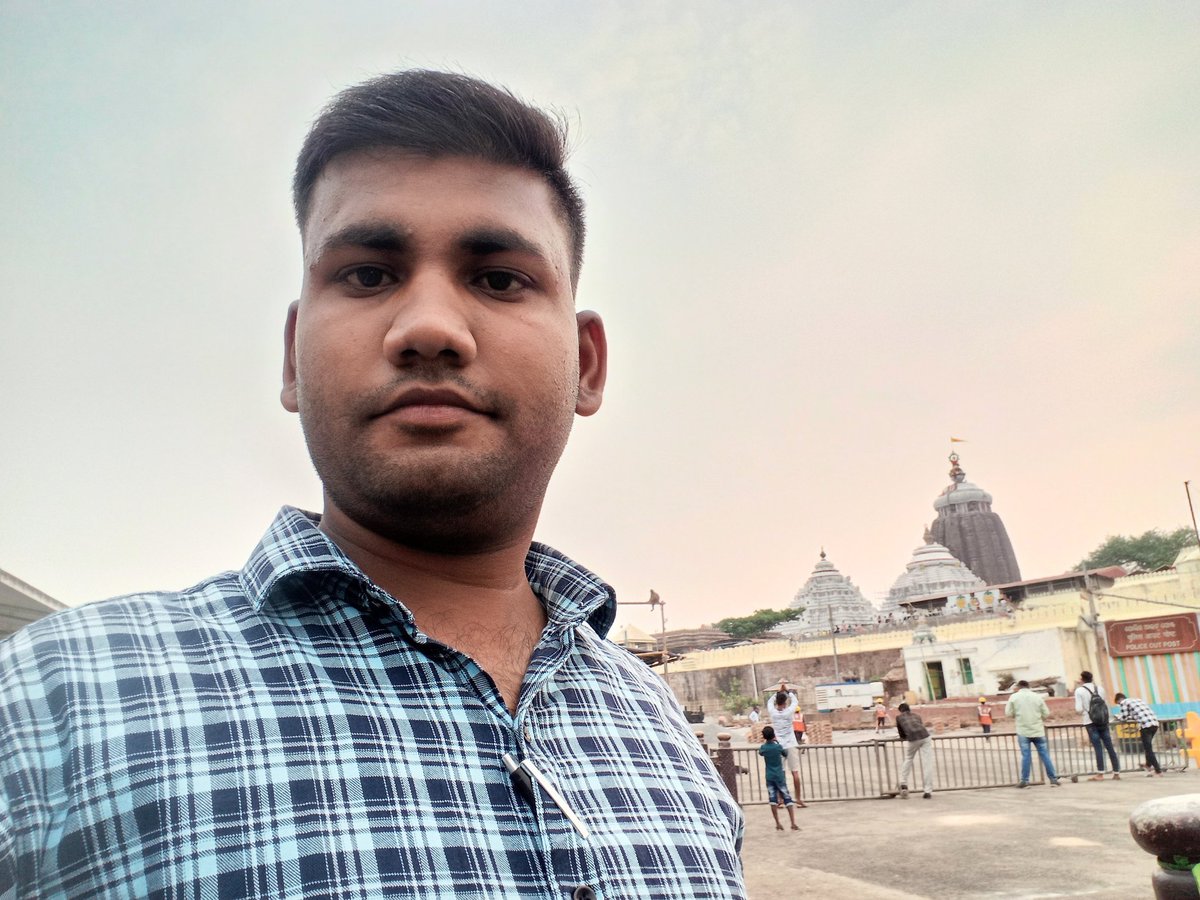 RahulKumarOffic's tweet photo. हाल ही में उड़ीसा प्रवास के दौरान पूरी स्थित श्री जगन्नाथ मंदिर में भगवान जगन्नाथ के दर्शन कर आशीर्वाद प्राप्त किया |
#ShriJaganathTemple
#RahulKumarOffical
#JaganathPuri
#Ordisa https://t.co/fUAjVXyniv