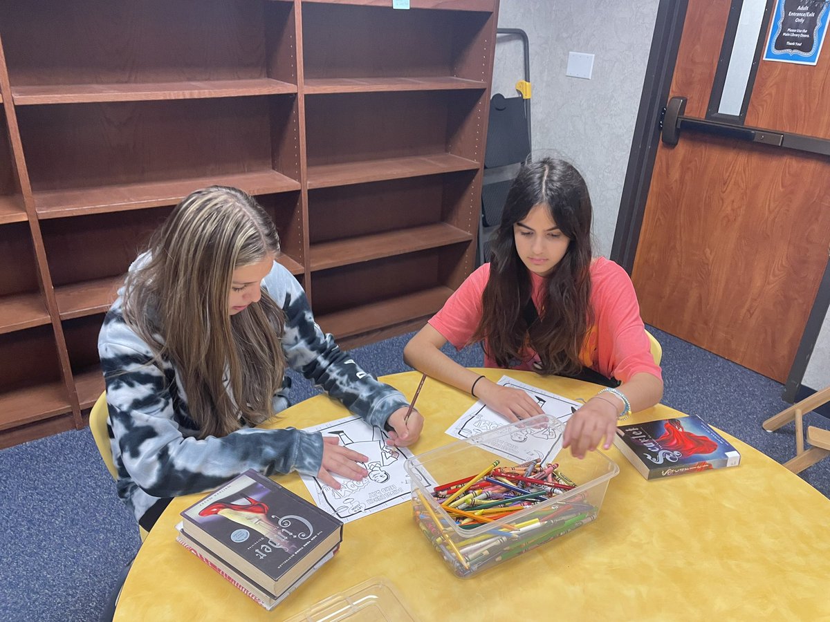 _Mrs_Francis's tweet photo. Checking out books and coloring pages! https://t.co/Th3WzJibFZ