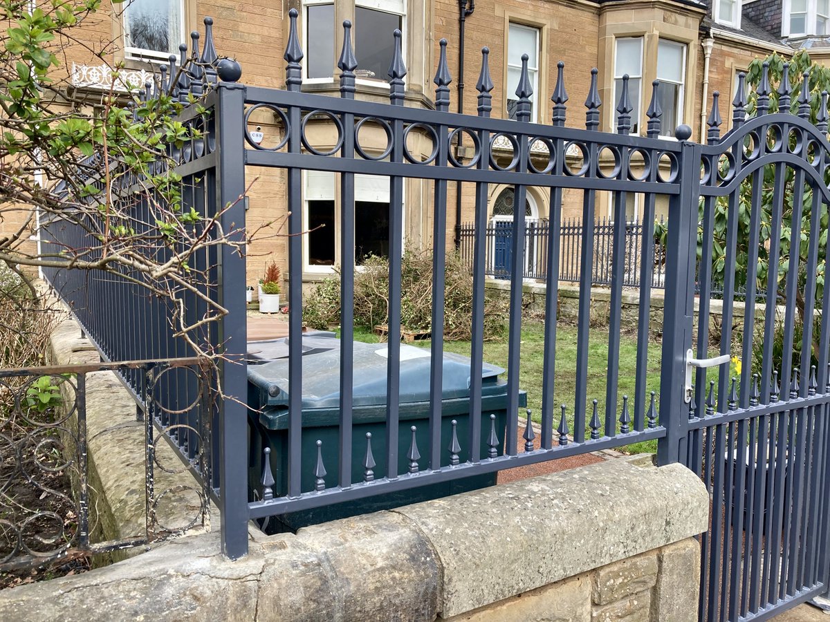 AESScotlandLtd's tweet photo. AES recently installed pedestrian gate with matching metal wall top railings in Edinburgh.
⠀⠀⠀⠀⠀⠀  
https://t.co/RRGVgdHMBz
enquiries@aes-scotland.co.uk
#aesscotlandltd
⠀⠀⠀⠀⠀⠀  
#pedestriangate #metalgate #walltops #residentialgate #gates #railings #edinburgh #fife https://t.co/9pm6WDAZuk
