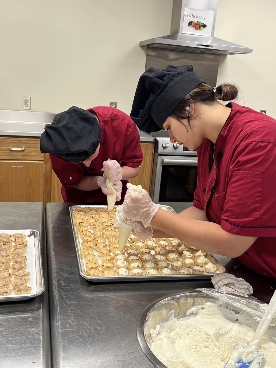 CTE_CaldwellCo's tweet photo. The @SouthCaldwell1 Culinary students created delicious works of art as they catered desserts for the Prom last week! Wow!!! Great work students and kudos to their teacher Mrs. Beane! #caldwellschoolscte #ctefornc @SCHS_CTE  @CaldwellVoice https://t.co/kvgGYnKwNz