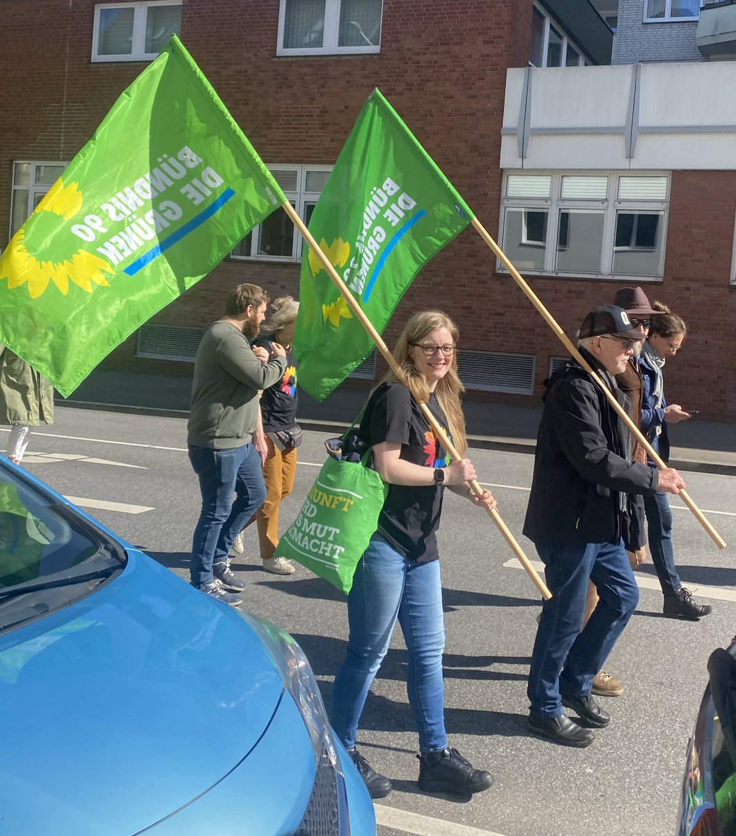 ungebrochen solidarisch ❤️✊

#ErsterMai #hh0105 #1Mai #UngebrochenSolidarisch