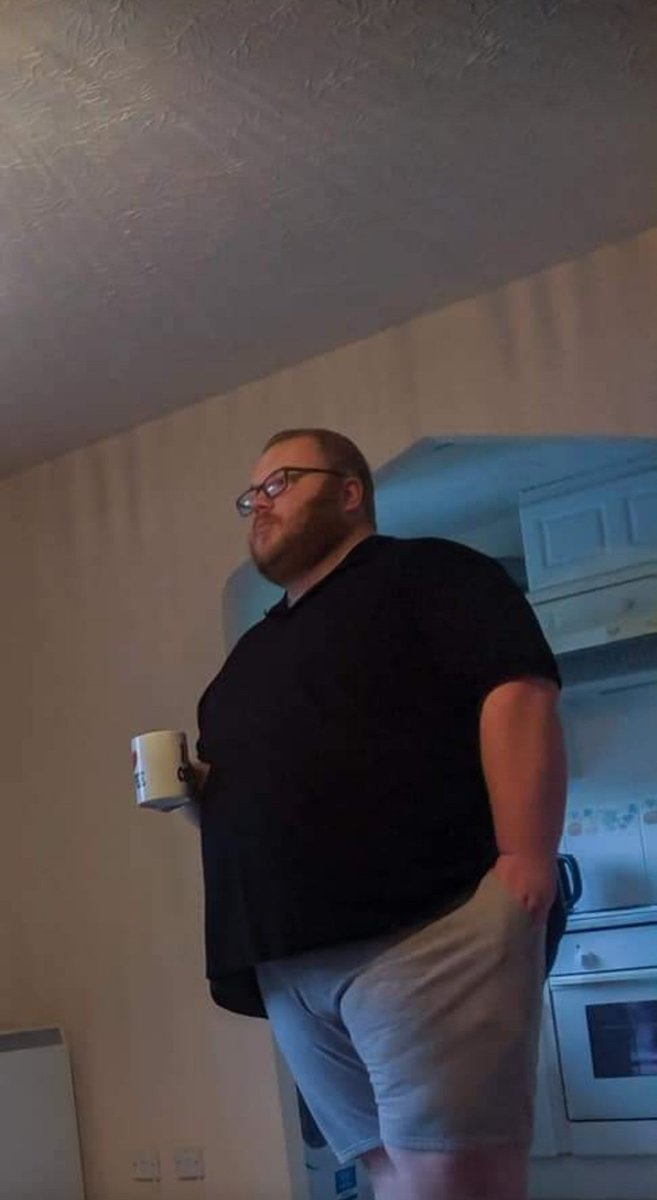 RedDot_Studio's tweet photo. @ZubyMusic Before and after my best friend called me a fat fuck, 40kg down 60kg to go. https://t.co/KRZRdkSK1C