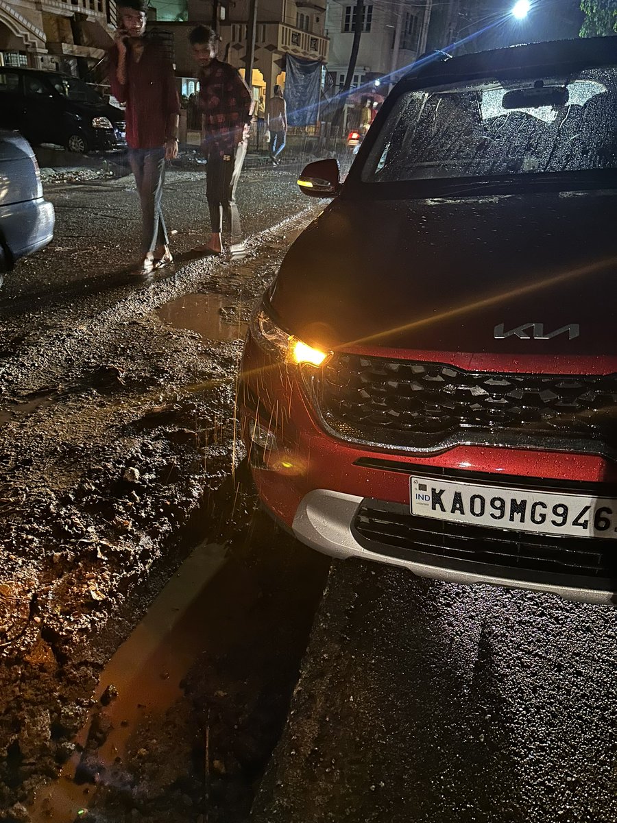 VNLakshmi4's tweet photo. CAR WHEEL STUCK &amp; DAMAGED BECAUSE OF DUG UP ROAD WITHOUT ANY PROPER SIGN BOARD / BARRICADE

I had started from Glen’s bake house and was at a speed of 10km/hr. The road was fully dug at the center and it was not visible at all. It was raining and also no power and no street light https://t.co/yw9uHtH1FT